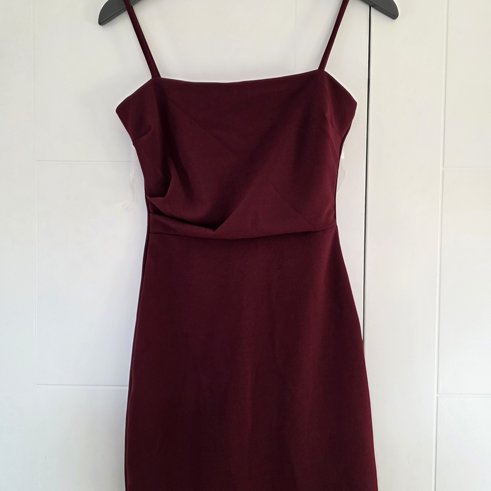Windsor Spagetti Strap Burgundy Dress